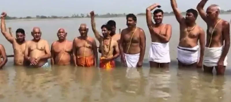 अयोध्या: भूमि अधिग्रहण के मुआवजे को लेकर आर-पार की लड़ाई का लिया संकल्प