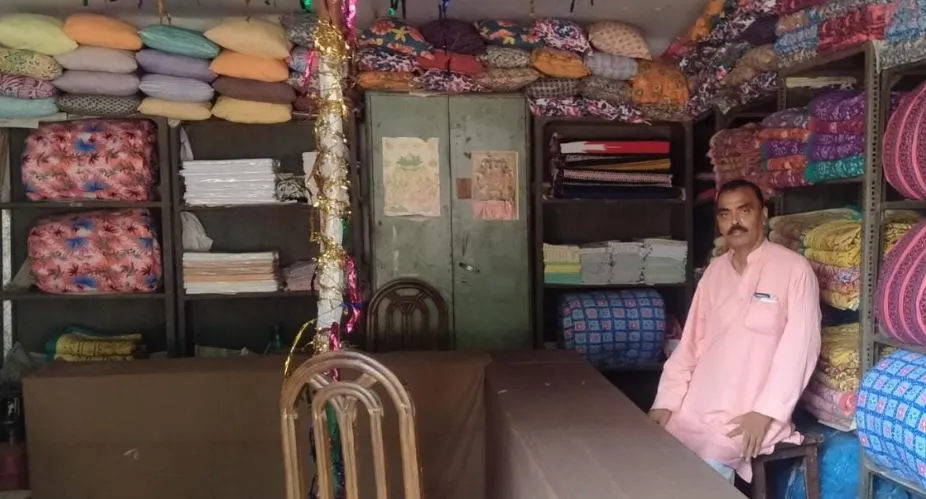 बरेली: बुरे दौर से गुजर रही गांधी की खादी, नहीं मिल रहे खरीदार