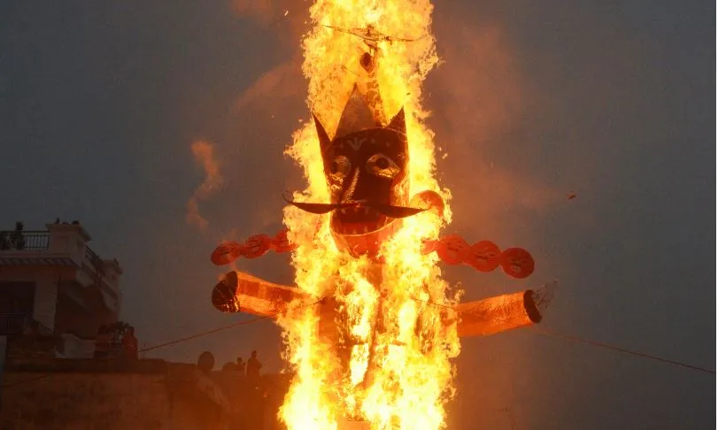 बरेली: रावण का हुआ वध, जय श्रीराम के जयकारों से गूंजा पंडाल