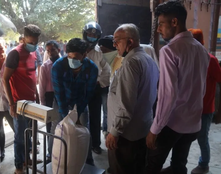 बरेली: चने में घटतौली को लेकर डेलापीर मंडी में हंगामा