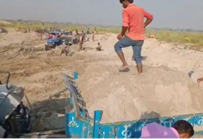 बरेली: राजनीतिक संरक्षण और अफसरों की मेहरबानी से खुलेआम हो रहा अवैध खनन