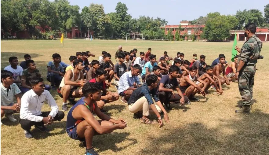 बरेली: सरहद संभालने की चाह में दौड़े तीन सौ छात्र-छात्राएं