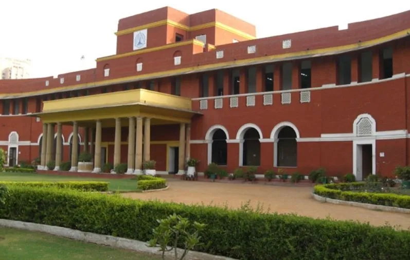 आगरा में धार्मिक स्थल, स्कूल-कॉलेज 15 अक्टूबर तक बंद