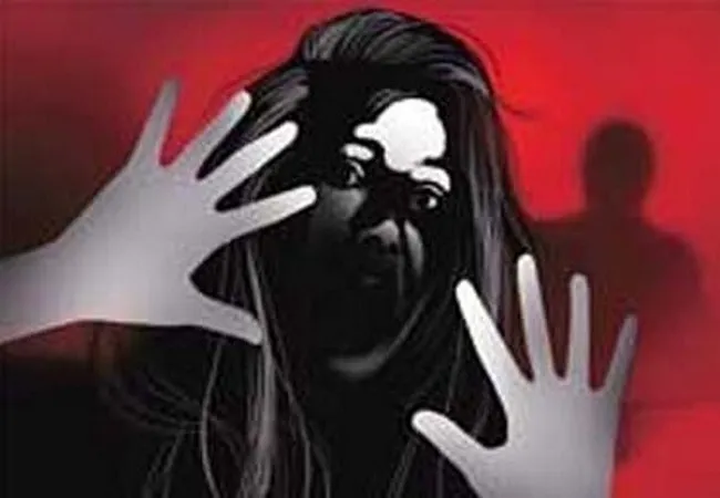 मुरादाबाद: सुरक्षित नहीं महिलाएं, दुष्कर्म व तीन तलाक का हो रहीं शिकार