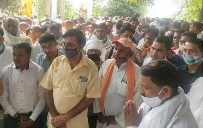 बरेली: पंचतत्व में विलीन हुईं सांसद धर्मेंद्र कश्यप की मां