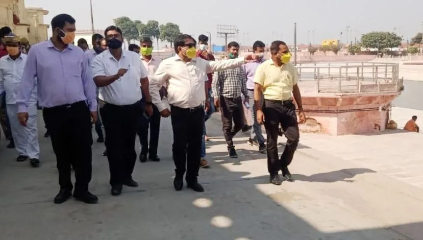 अयोध्या: दीपोत्सव की तैयारियों का डीएम ने लिया जायजा