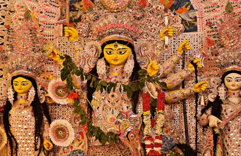 पश्चिम बंगाल: दुर्गा पूजा पंडालों में एक साथ 45 लोगों के प्रवेश की अनुमति