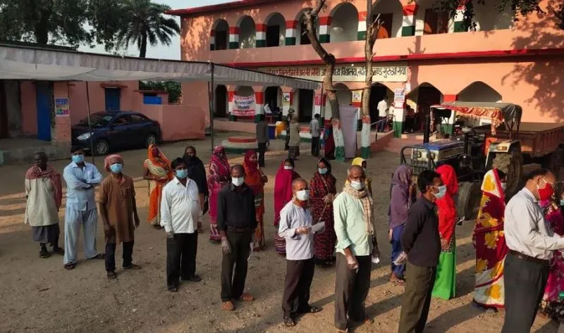 बिहार में पहले चरण का मतदान समाप्त, करीब 55 प्रतिशत वोट
