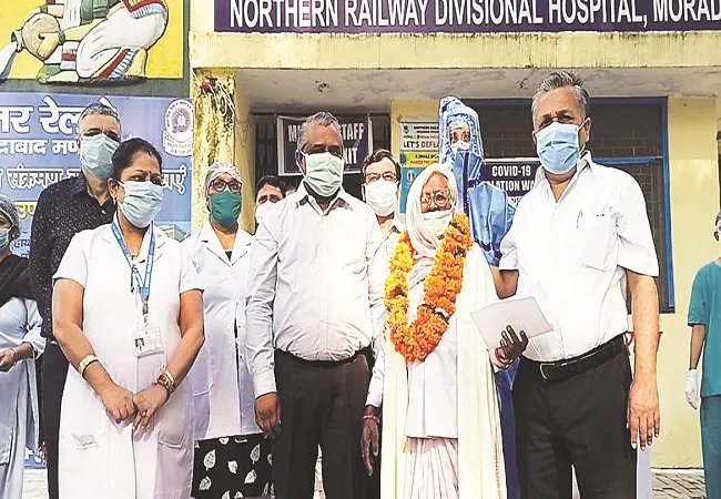 मुरादाबाद: कोरोना वायरस को परास्त कर योद्धा बनी 100 साल की वृद्धा