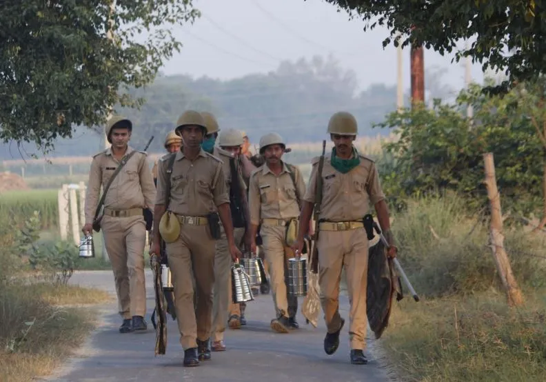 हाथरस का बुलगढ़ी गांव छावनी में तब्दील, हर गली में पुलिस तैनात