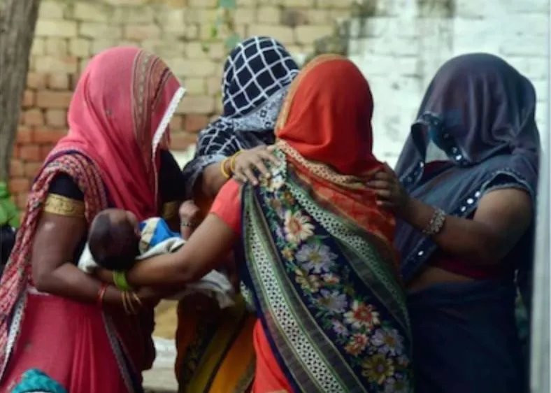 हाथरस मामला: पीड़िता के घर बयान लेने पहुंची एसआईटी, चन्द्रशेखर भी पहुंचेंगे आज