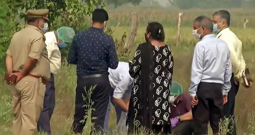 हाथरस केस: आरोपी लवकुश के घर से ‘लाल दाग’ वाली शर्ट बरामद
