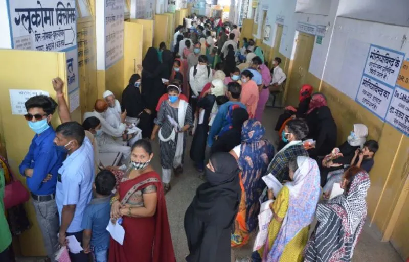 बरेली: अनलॉक-5 में खुली जिला अस्पताल की ओपीडी, उमड़ने लगी भीड़