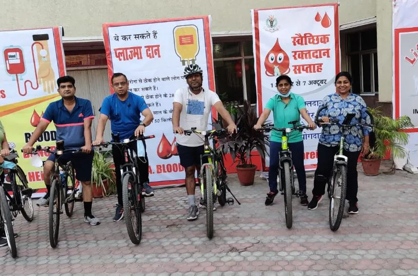 बरेली: चिकित्सक साइकिलिंग से स्वस्थ रहने का दे रहे संदेश