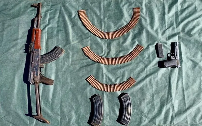 जम्मू-कश्मीर में हथियारों का जखीरा बरामद