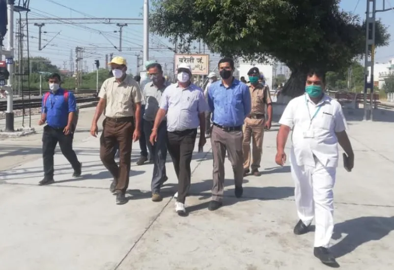 बरेली: एडीआरएम के निरीक्षण में स्टेशन अधीक्षक को लगी फटकार