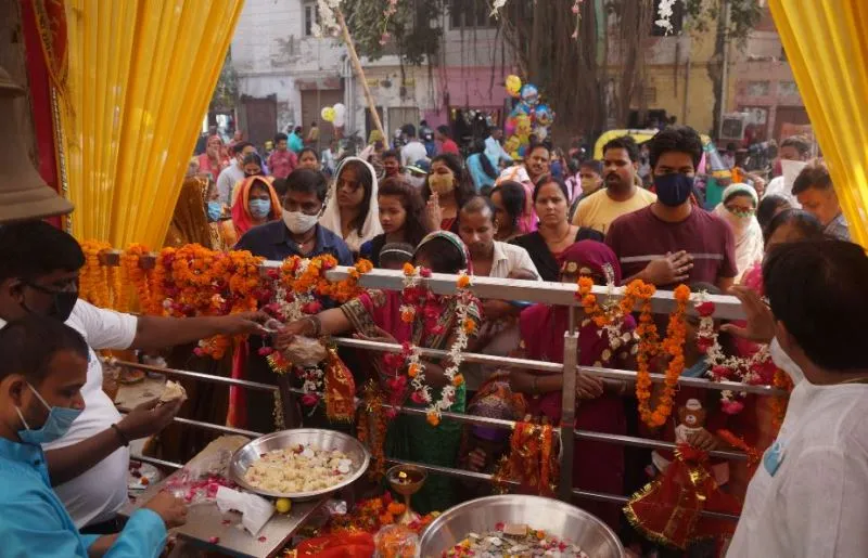 बरेली: मां के जयकारों से गूंजे मंदिर, सादगी से हुई शैलपुत्री की पूजा