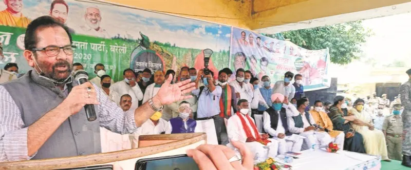 किसानों को भ्रमित कर रही कांग्रेस, कृषि कानून हित में: नकवी