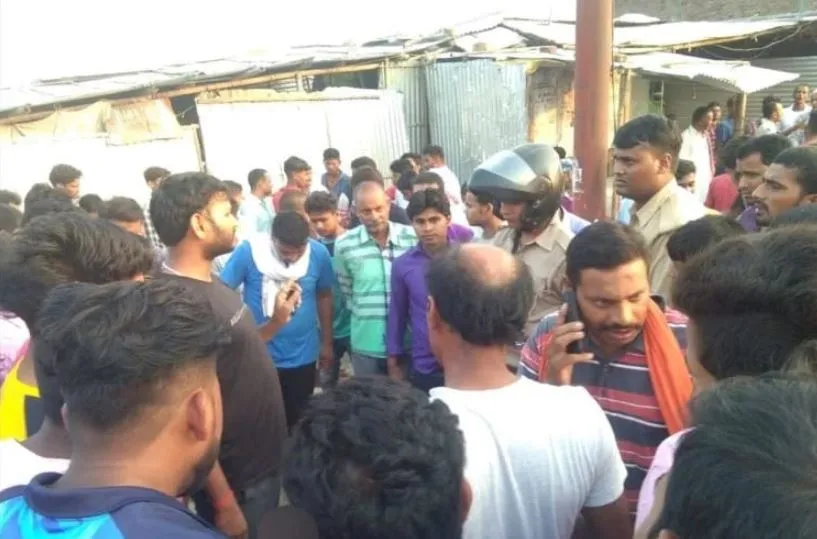 कुशीनगर: बदमाशों ने दिनदहाड़े तीन लोगों को मारी गोली, दो की मौत