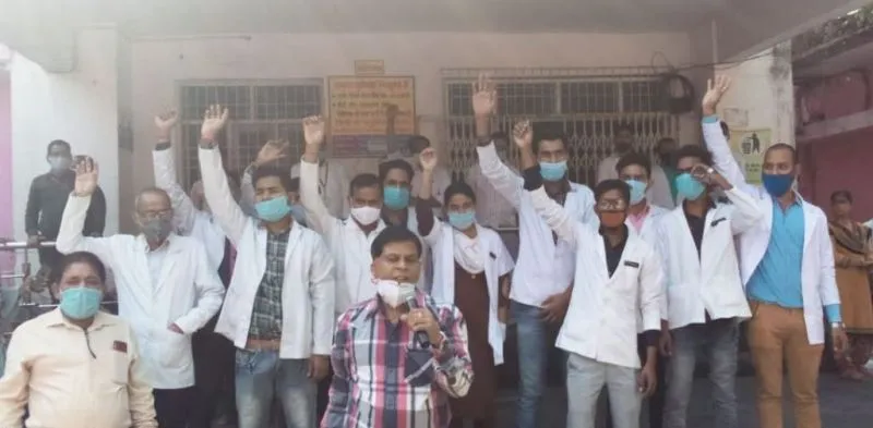 लखीमपुर खीरी: भाजपा नेता का भतीजा बताकर जिला अस्पताल में काटा हंगामा