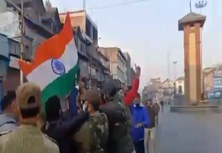 श्रीनगर: लाल चौक पर तिरंगा फहराने की कोशिश पर तीन हिरासत में