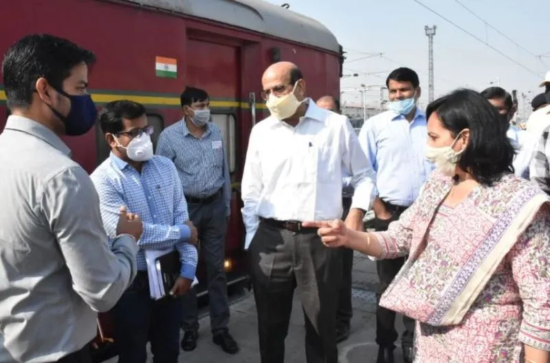 रेलवे के नए जीएम ने लखनऊ-गोरखपुर रेलखंड का किया विंडो ट्रेलिंग निरीक्षण