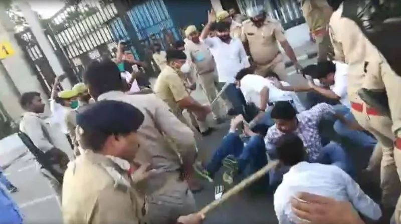 लखनऊ: हाथरस की घटना को लेकर कांग्रेस का प्रदर्शन, पुलिस ने किया लाठीचार्ज