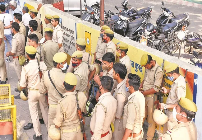 मुरादाबाद: दशहरे पर जिला आठ जोन में, पुलिस-पीएसी तैनात
