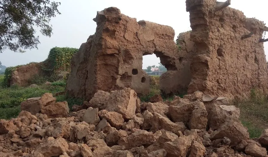 मिर्जापुर: मिट्टी की दीवार गिरने से दो की मौत, तीन घायल