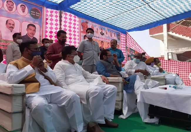 मुरादाबाद: बंजर सियासी जमीन से किसानों के हितों पर खंजर चला रही कांग्रेस : नकवी