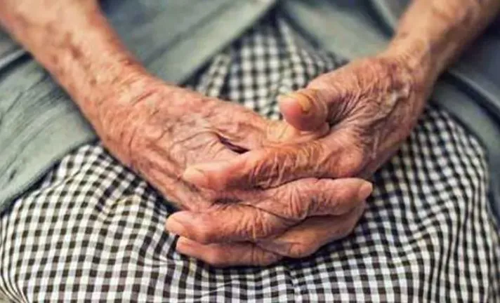 नोएडा: 104 वर्षीय महिला ने कोरोना को दी मात, अस्पताल से मिली छुट्टी