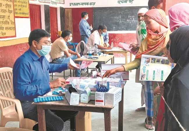 मुरादाबाद: खेरखाता में 409 ग्रामीणों की जांच, बुखार अब भी रहस्यमय