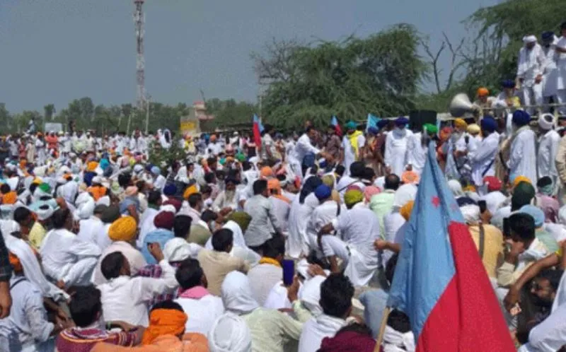 किसान यूनियनों का केंद्र की बैठक से वॉकआउट, कहा- कृषि कानूनों को रद करें