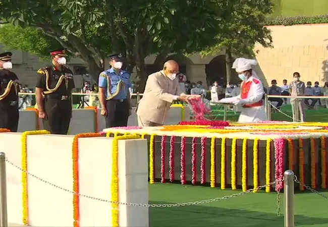 राष्ट्रपति, उपराष्ट्रपति सहित इन नेताओं ने महात्मा गांधी और शास्त्री जी को किया नमन