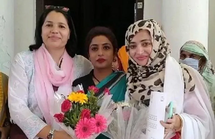 उप्र: शायर मुनव्वर राना की बेटी उरूसा राना कांग्रेस में शामिल, मिला यह पद