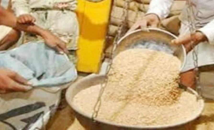 बरेली: सुभाष नगर की रामा के आधार कार्ड पर मलिहाबाद में ले रहे राशन