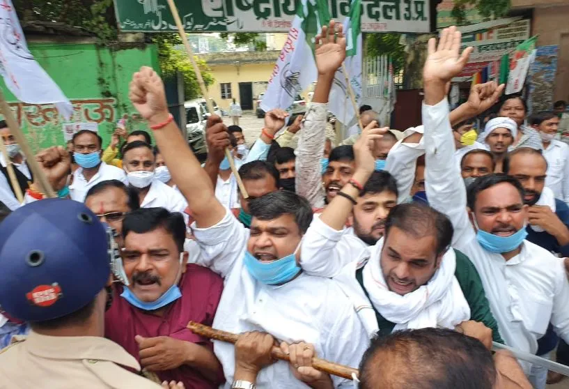 लखनऊ: विधानसभा पर प्रदर्शन करने जा रहे रालोद कार्यकर्ताओं को पुलिस ने रोका