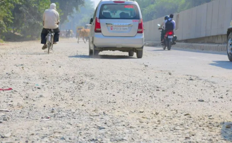 बरेली: गड्ढा मुक्त नहीं हुईं सड़कें, पैचवर्क में खपा दिया लाखों का बजट