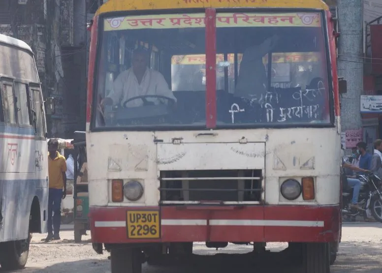 बरेली: शासन के आदेशों को हवा में उड़ा रहे रोडवेज के चालक व परिचालक