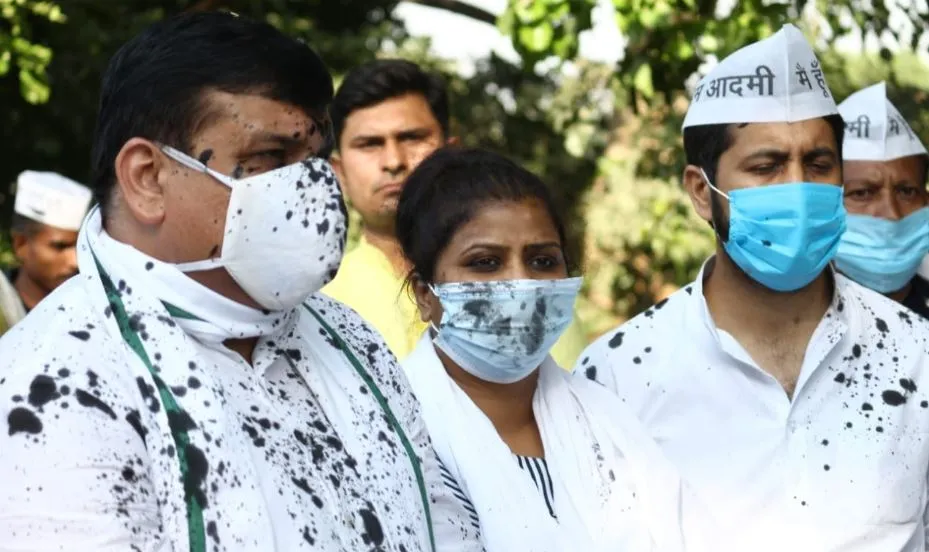 हाथरस में आप नेता संजय सिंह पर फेंकी गई स्याही