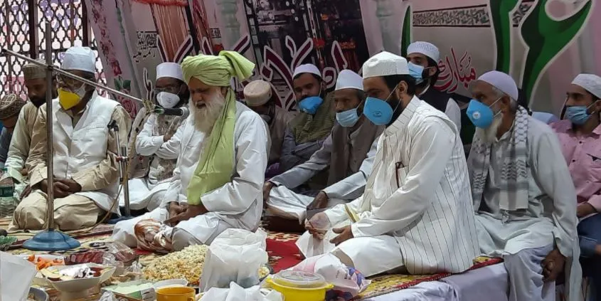 बरेली: सादगी से अदा की शराफत मियां के कुल की रस्म