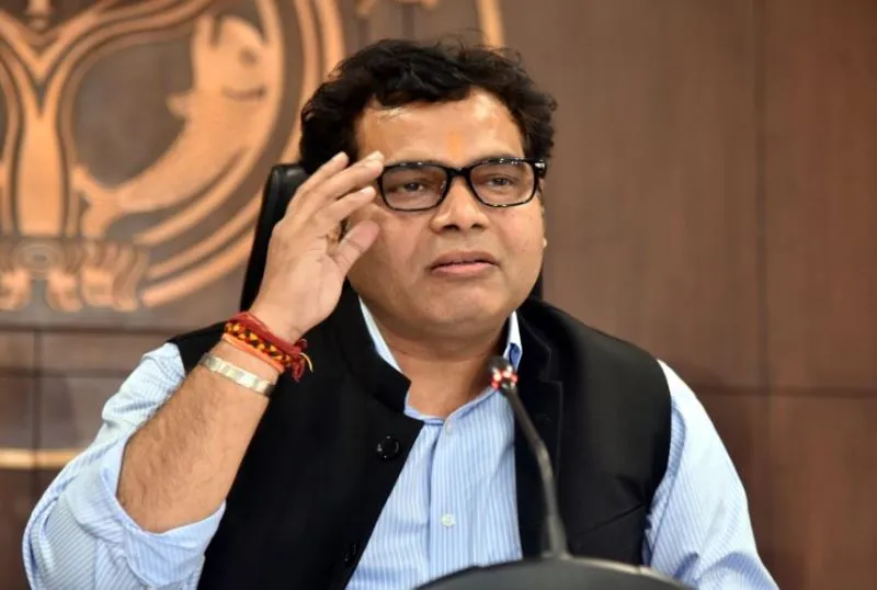 उपभोक्ताओं को जल्द और आसानी से मिले बिजली कनेक्शन: श्रीकांत शर्मा