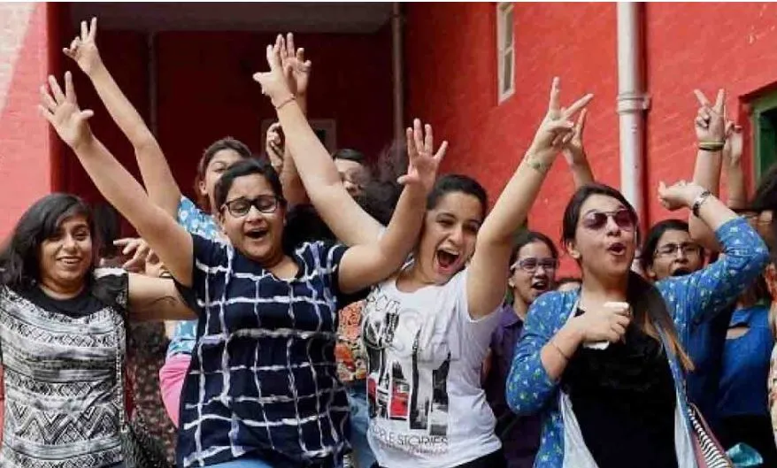 JEE Advanced Result: चिराग और कनिष्का ने किया टॉप