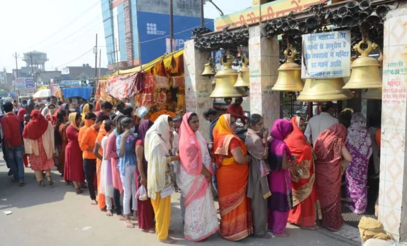 बरेली: घरों और मंदिरों में हुए हवन, कराया गया कन्याभोज