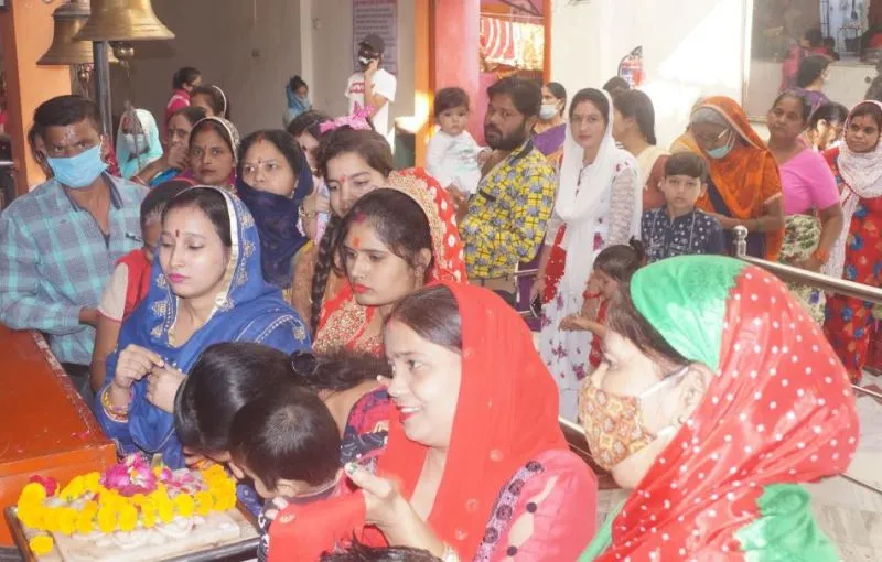 बरेली: प्यारा सजा दरबार, भक्तों की लगी कतार