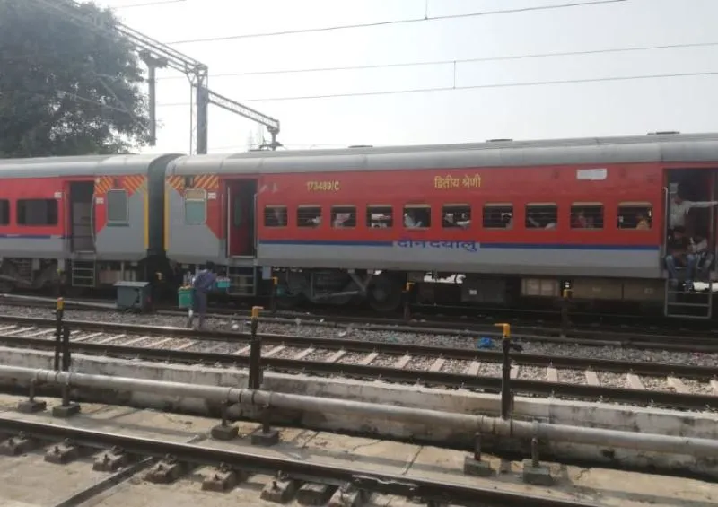 बरेली: लेटलतीफ रेलवे की एक घंटे पहले पहुंची ट्रेन