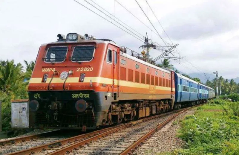 बरेली: ट्रेन में यात्रा के दौरान आईडी प्रूफ नहीं है तो माने जाओगे बिना टिकट