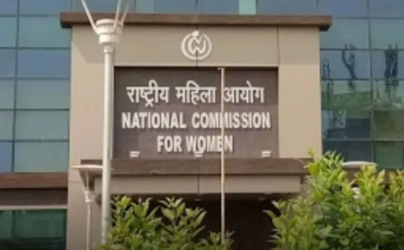 महिला आयोग ने उप्र डीजीपी से हाथरस दुष्कर्म पीड़िता के अंतिम संस्कार पर मांगा जवाब