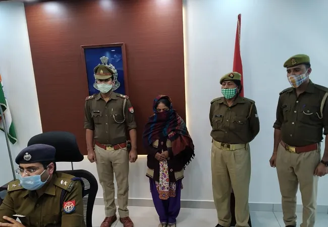 मुरादाबाद: युवाओं को नशे की लत देने वाली महिला गिरफ्तार, नकदी भी बरामद