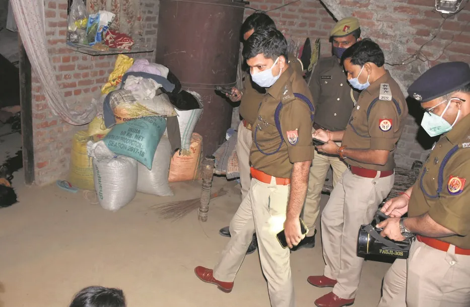 मुरादाबाद: लूट या कातिल से संघर्ष के निशान नहीं मिले, पांच सौ मीटर भागने के बाद भटक गया डाग स्क्वायड